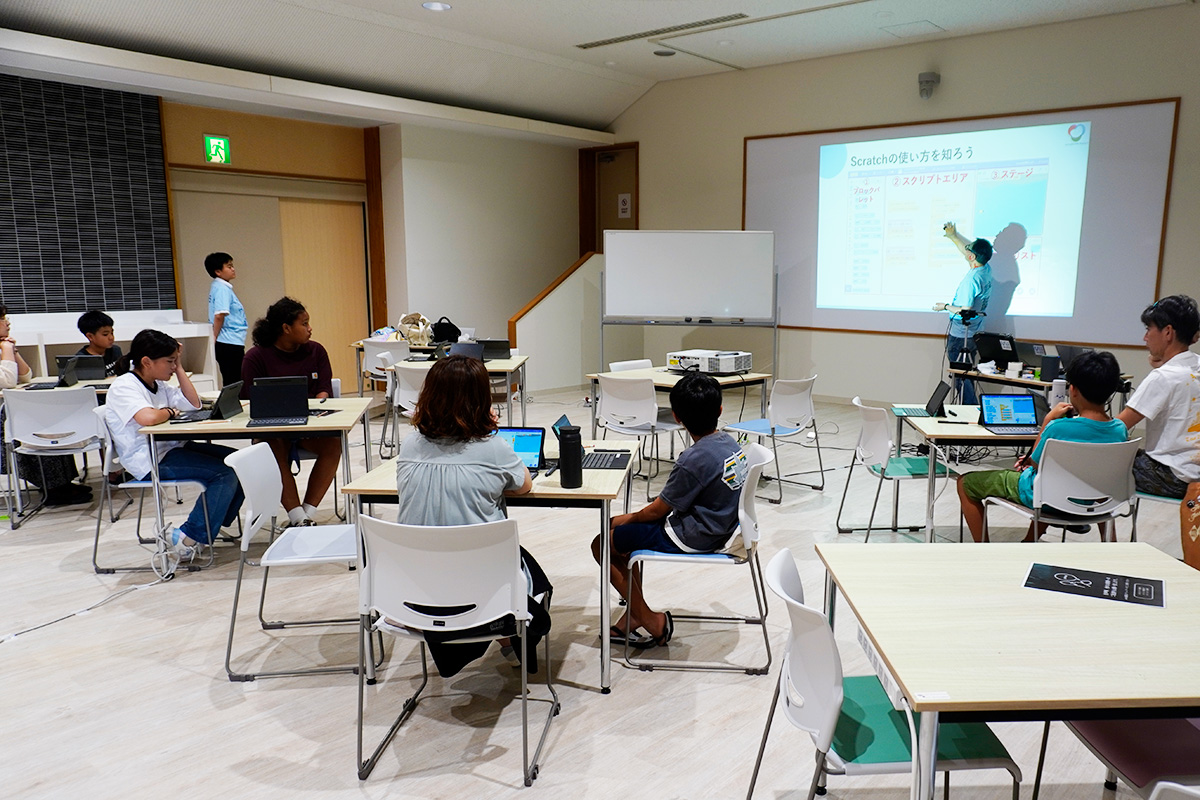 ワークショップを受ける子供たち